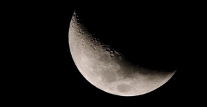 moon-228780_640