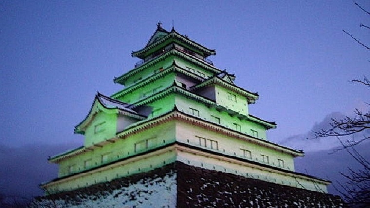 近藤勇の墓があると伝えられる会津若松の鶴ヶ城