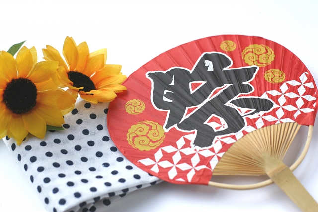 祭の字のうちわと手ぬぐい