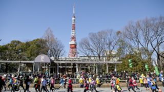 東京タワーを背景にマラソン大会