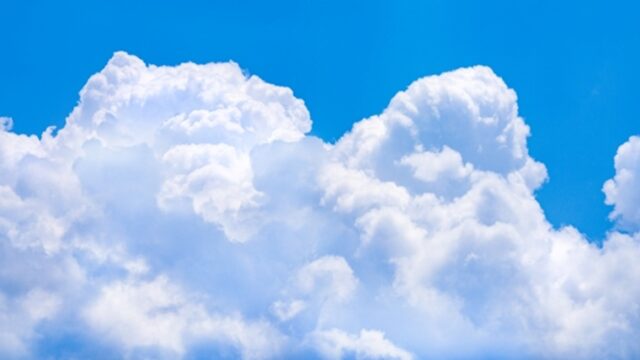 夏の積乱雲と青空
