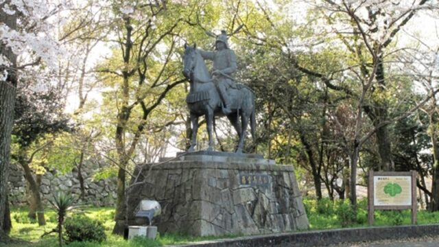 津城の藤堂高虎像